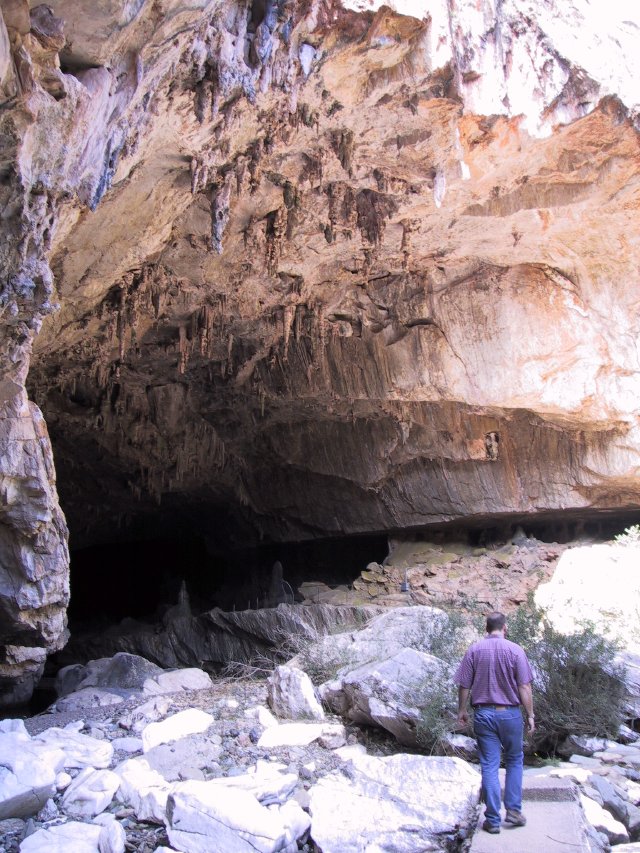 Walking into Abercrombie Cave