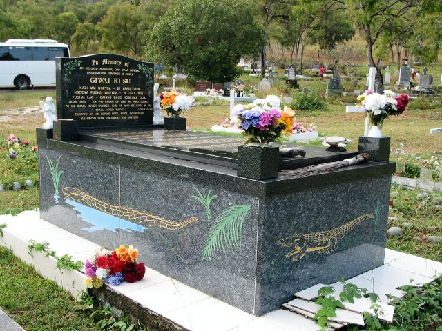 Giwai Kusu grave