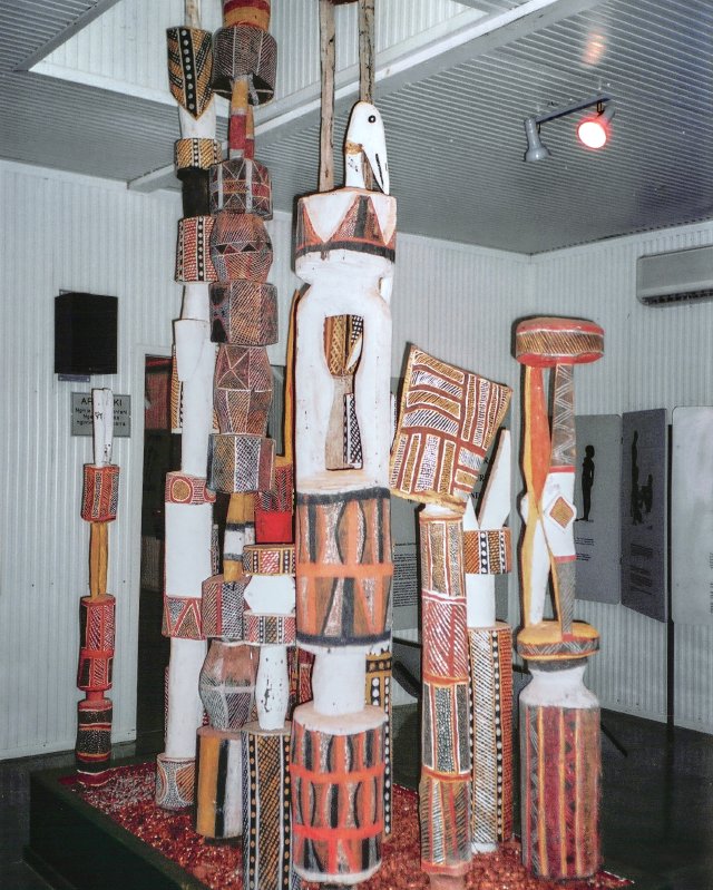 Pukumani poles