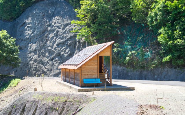 Japanese outhouse, high-tech of course