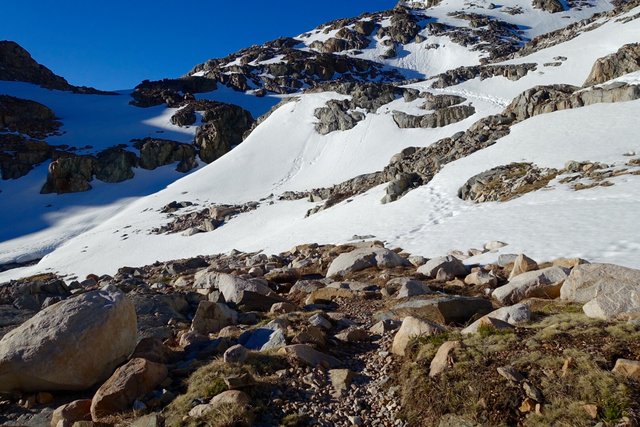 Heading west, up to Muir Pass, m837