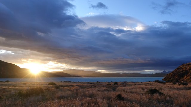 Sunrise, Lago Pehoe