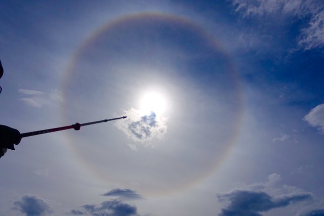 Rainbow halo