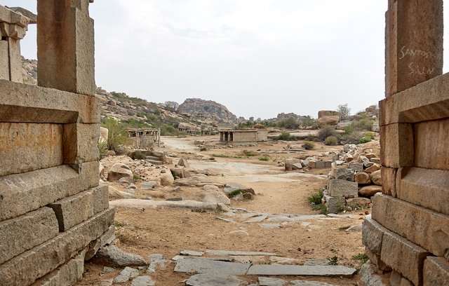 Road towards royal compound