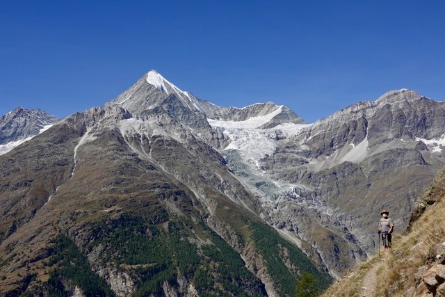 Hanging trail and glacier