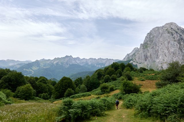 Down to Lescun, surrounded by peaks