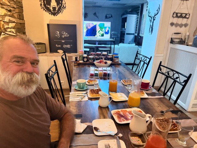 Brekkie table